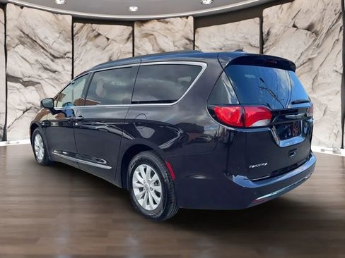 Used 2017 Chrysler Pacifica Touring-L image 8