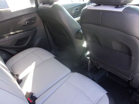 Used 2020 Chevrolet Trax LT w/ Driver Confidence Package AWD/4WD image 14