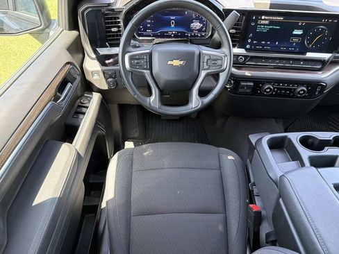 Used 2025 Chevrolet Silverado 1500 LT AWD/4WD image 14