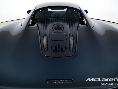 Used 2023 McLaren Artura RWD image 22