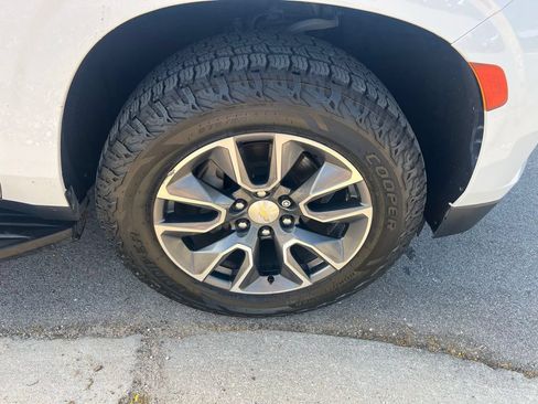Used 2021 Chevrolet Tahoe LT w/ LT Signature Package AWD/4WD image 11