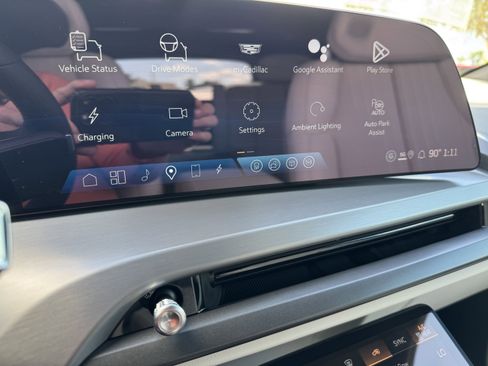 New 2026 Cadillac Vistiq Luxury image 23