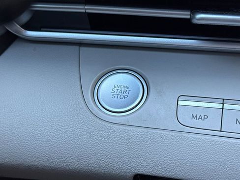 Used 2023 Hyundai Elantra Limited image 26