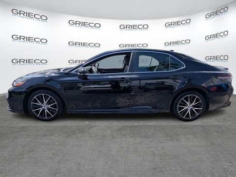 Used 2023 Toyota Camry SE FWD image 4