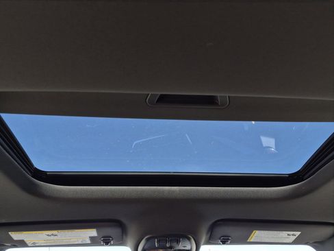 New 2026 Chevrolet Trax RS w/ Sunroof Package image 15