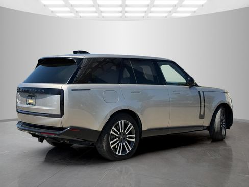 Used 2024 Land Rover Range Rover SE AWD/4WD image 5