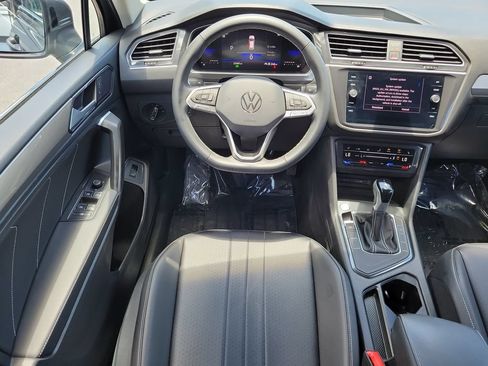 Used 2023 Volkswagen Tiguan SE FWD image 14