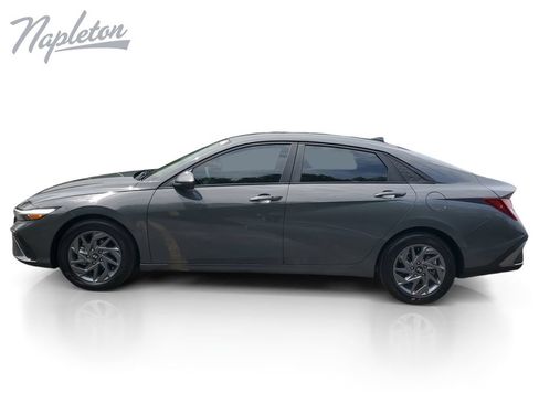 Used 2024 Hyundai Elantra SEL FWD image 2