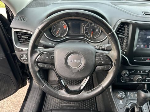 Used 2019 Jeep Cherokee Latitude Plus image 29