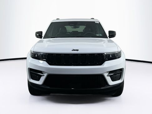 Used 2023 Jeep Grand Cherokee Altitude AWD/4WD image 2