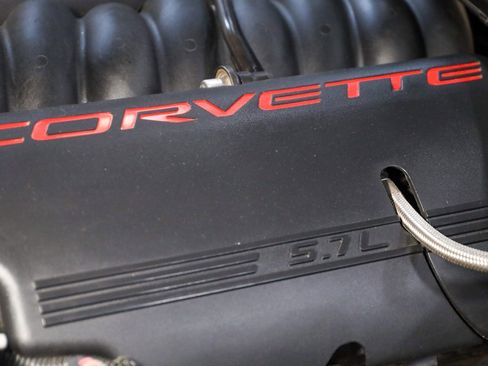 Used 2004 Chevrolet Corvette Coupe w/ Roof Package RWD image 2