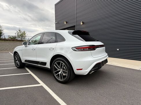 Certified 2025 Porsche Macan image 3