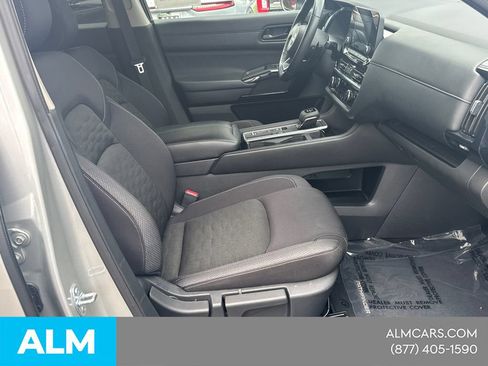 Used 2025 Nissan Pathfinder SV FWD image 16