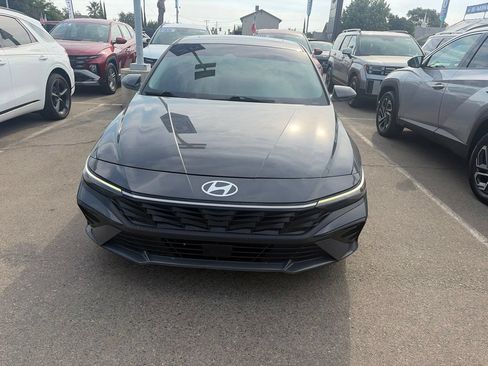 Used 2024 Hyundai Elantra Limited FWD image 2