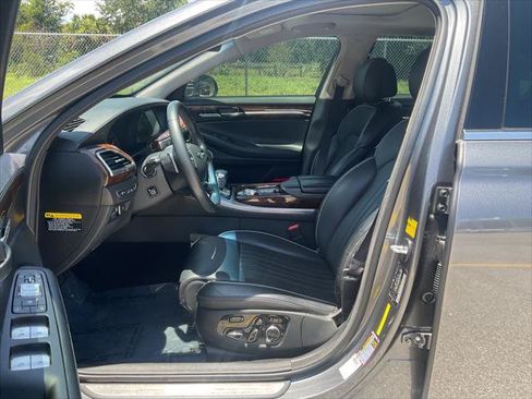 Used 2017 Genesis G90 5.0 Ultimate RWD image 19