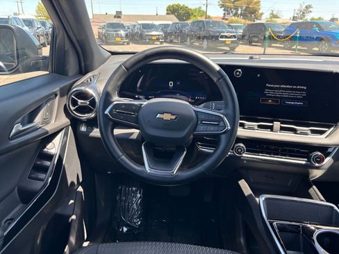 Used 2025 Chevrolet Equinox LT AWD/4WD image 34