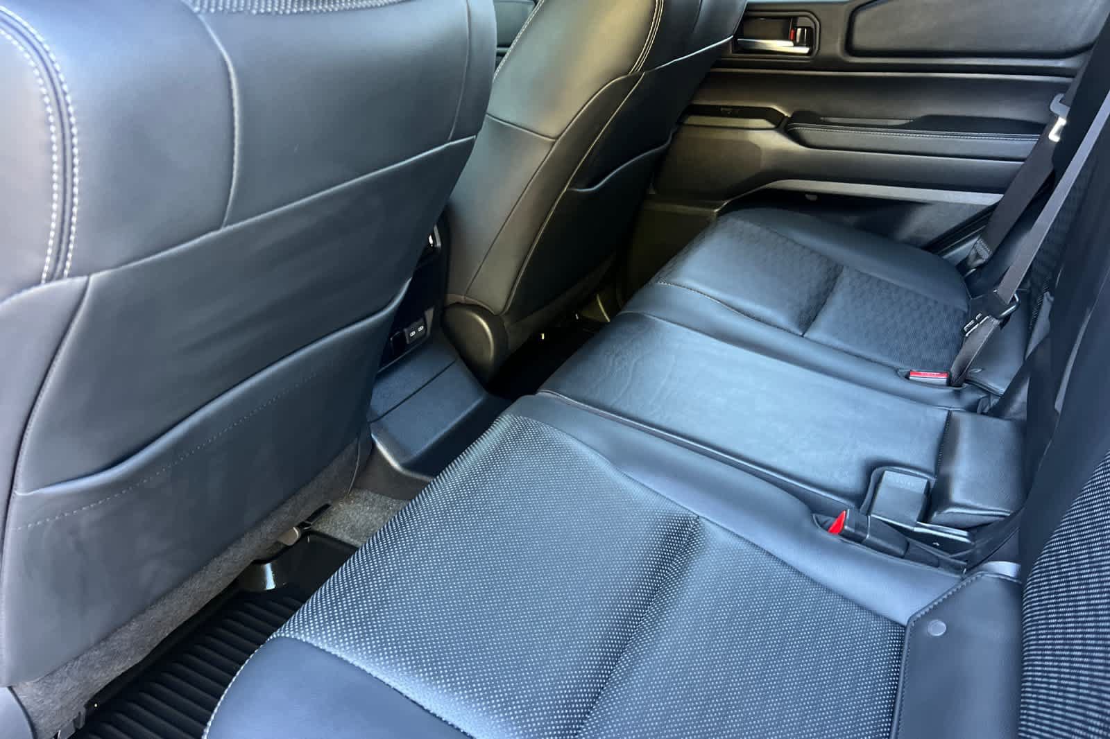 Certified 2025 Toyota Land Cruiser w/ Premium Package AWD/4WD image 4