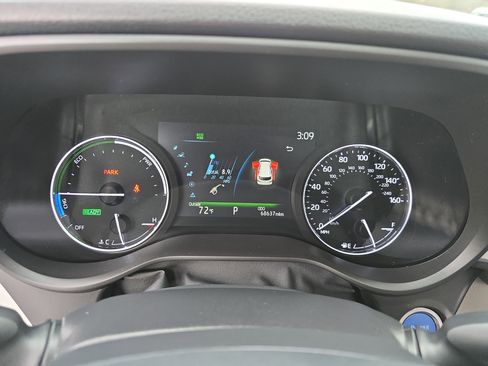 Used 2021 Toyota Sienna Limited image 21