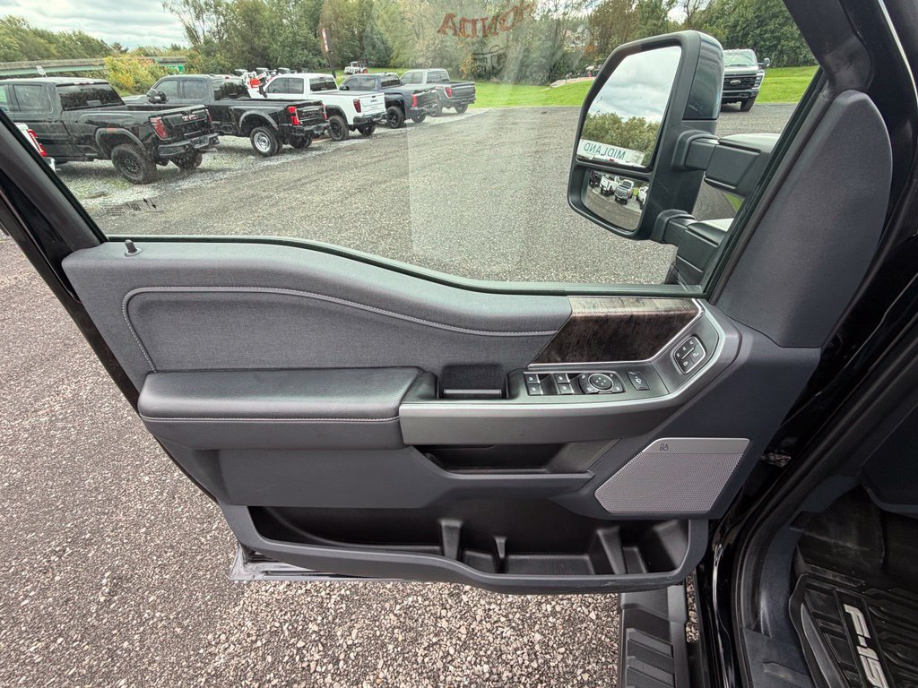 Used 2025 Ford F250 Lariat w/ Black Appearance Package AWD/4WD image 5