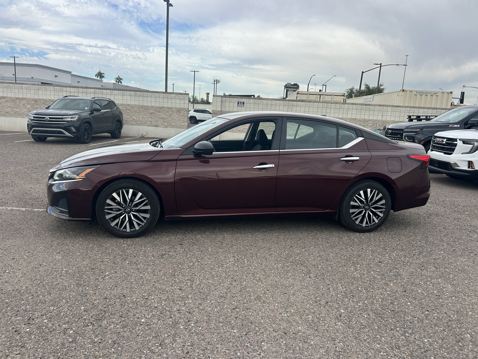 Used 2025 Nissan Altima 2.5 SV FWD image 2