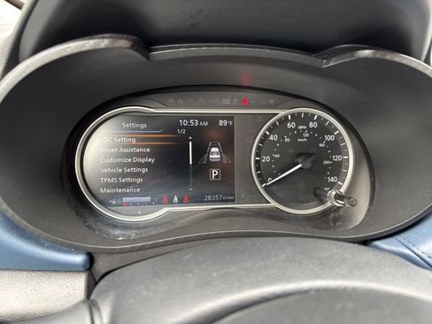 Used 2025 Nissan Versa SV FWD image 34