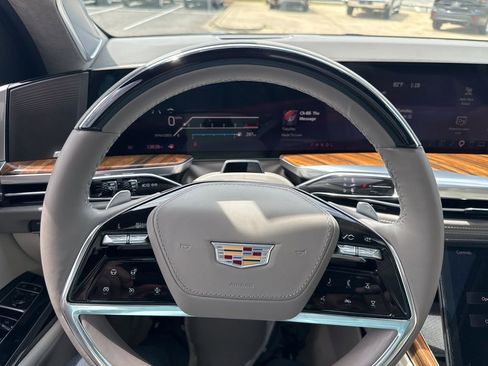 Used 2025 Cadillac Escalade Premium Luxury Platinum w/ LPO, Radiant Package image 15