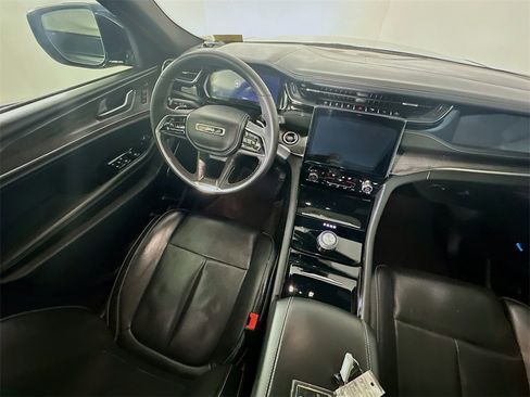 Used 2023 Jeep Grand Cherokee Overland w/ Luxury Tech Group IV image 9