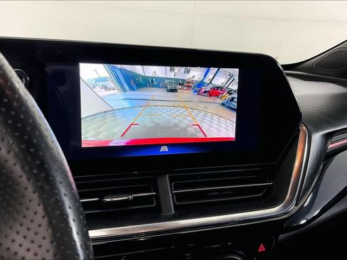Used 2024 Chevrolet Trax RS FWD image 27