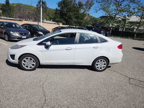 Used 2012 Ford Fiesta S image 2