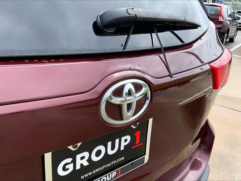 Used 2018 Toyota Highlander LE FWD image 30