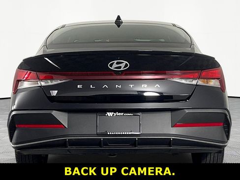 Used 2025 Hyundai Elantra Sport FWD image 5