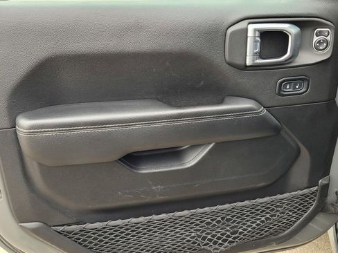 Used 2023 Jeep Gladiator Overland image 15