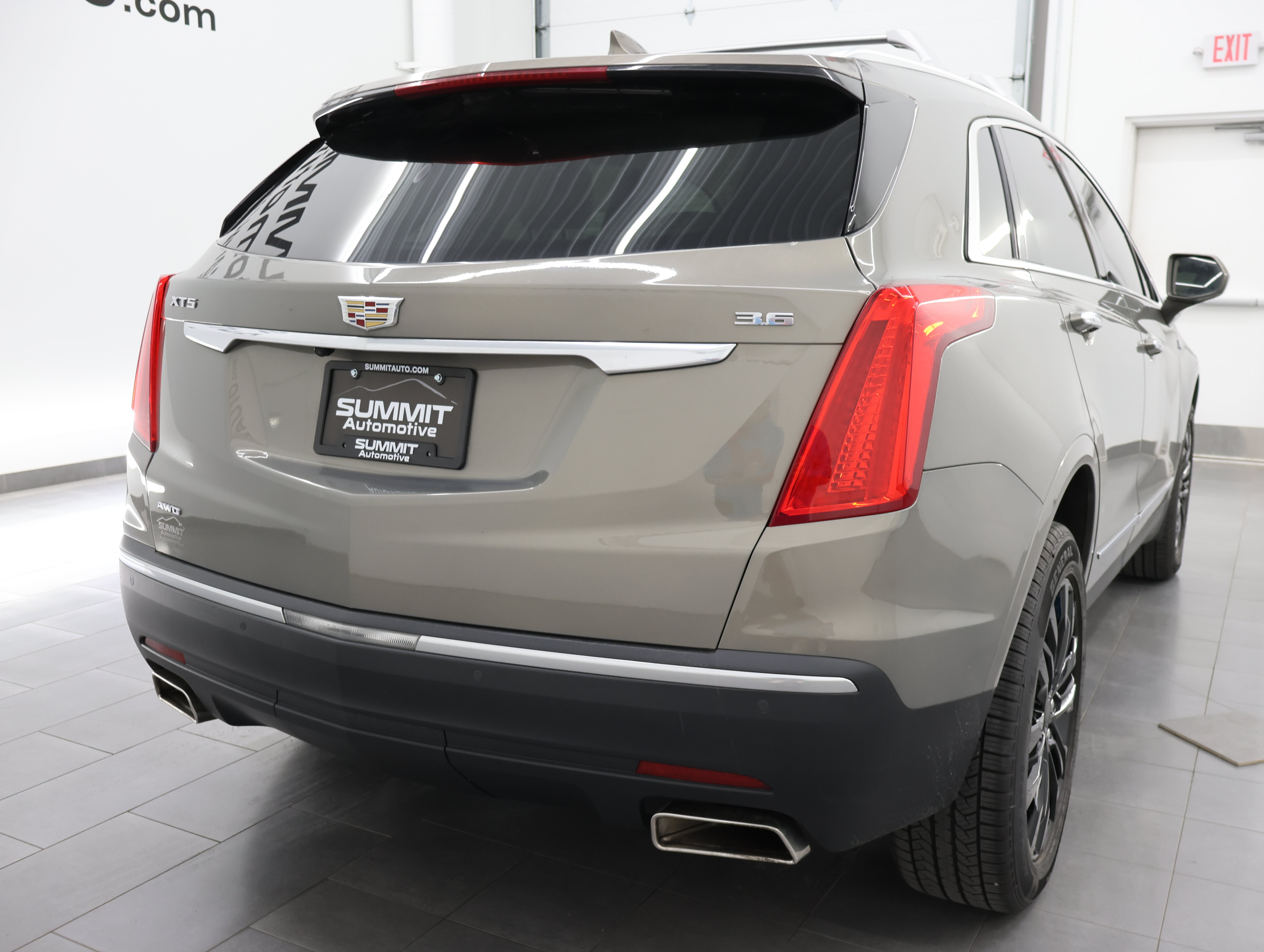 Used 2017 Cadillac XT5 Premium Luxury AWD/4WD image 5