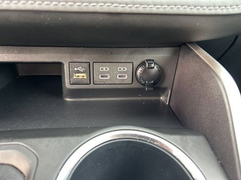 Used 2024 Toyota Highlander XLE image 12