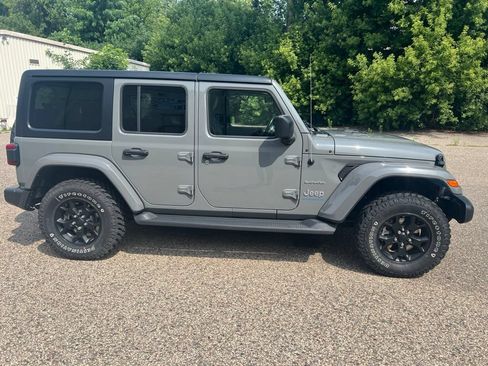 Used 2023 Jeep Wrangler Unlimited Sahara w/ Cold Weather Group AWD/4WD image 8