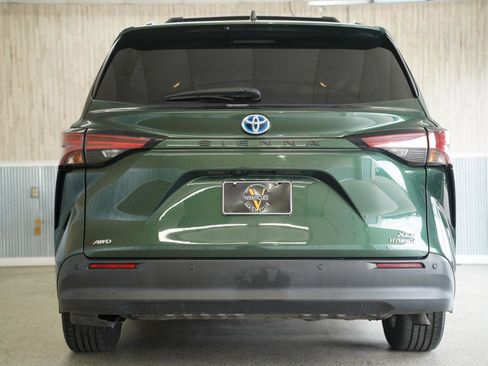 Used 2022 Toyota Sienna XLE w/ XLE Plus Package image 9