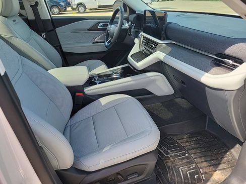 Used 2025 Ford Explorer Platinum w/ Ultimate Package AWD/4WD image 14