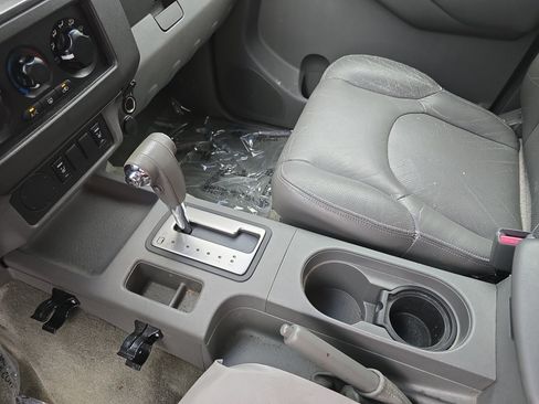Used 2005 Nissan Frontier LE w/ (X01) Leather Pkg RWD image 21