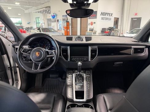 Used 2018 Porsche Macan AWD/4WD image 9