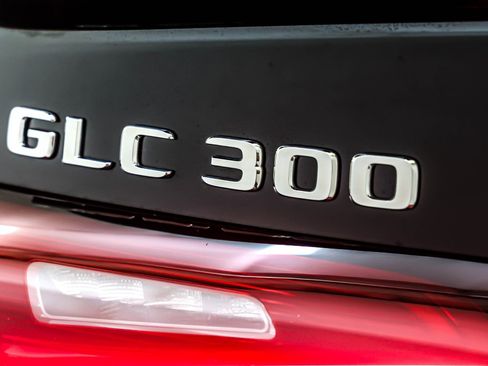New 2025 Mercedes-Benz GLC 300 4MATIC image 9