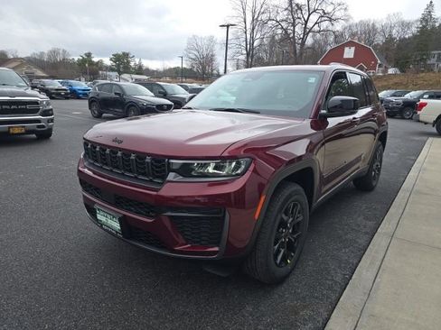 New 2026 Jeep Grand Cherokee Laredo image 3