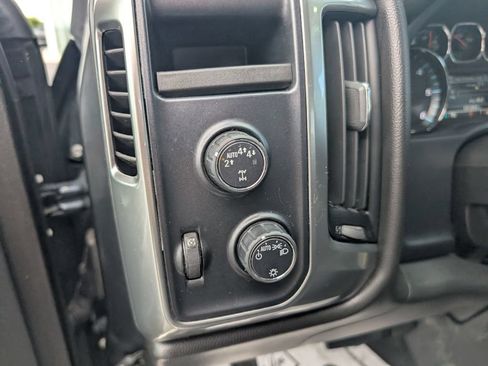 Used 2018 Chevrolet Silverado 1500 LT AWD/4WD image 17