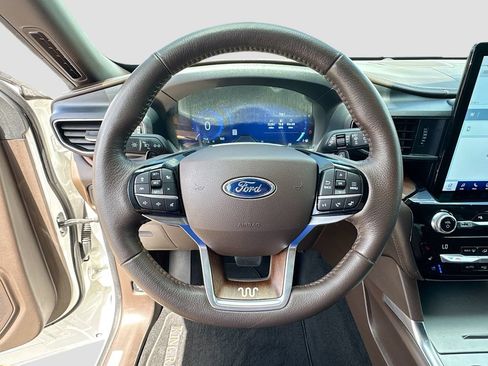 Used 2021 Ford Explorer King Ranch w/ Premium Technology Package AWD/4WD image 11