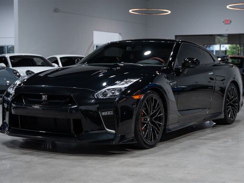 Used 2021 Nissan GT-R Premium AWD/4WD image 10