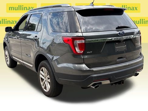 Used 2018 Ford Explorer XLT w/ Equipment Group 202A AWD/4WD image 9