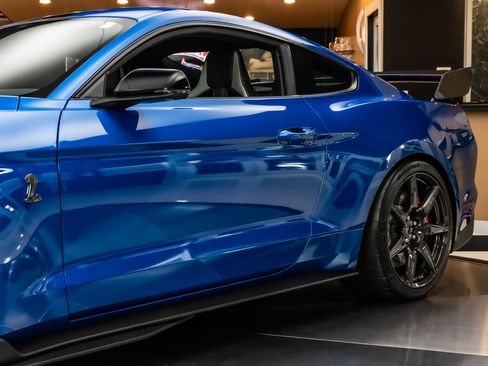 Used 2020 Ford Mustang Shelby GT500 w/ Carbon Fiber Track Pack RWD image 30