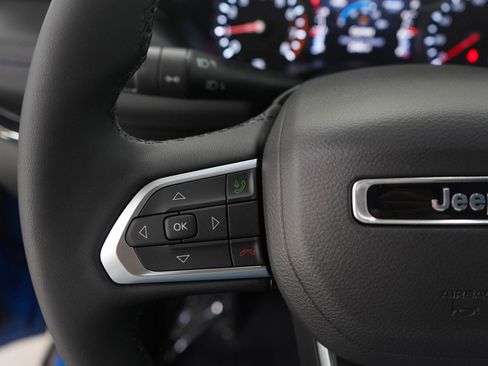 Used 2026 Jeep Compass Limited AWD/4WD image 25