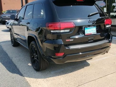 Used 2021 Jeep Grand Cherokee Laredo X RWD image 2