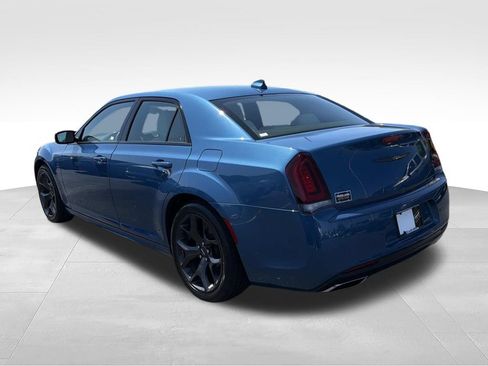 Used 2022 Chrysler 300 Touring L RWD image 5