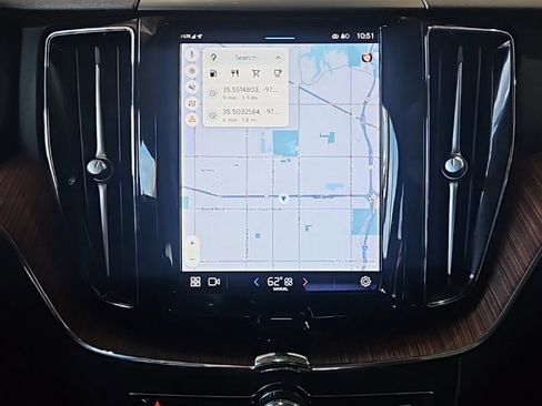 Used 2023 Volvo XC60 B5 Plus image 32